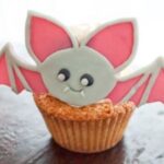 Creative Decorating Ideas for Halloween Cupcakes (19)