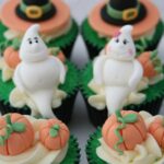 Creative Decorating Ideas for Halloween Cupcakes (2)