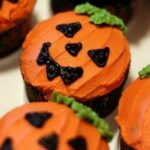 Creative Decorating Ideas for Halloween Cupcakes (20)