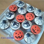 Creative Decorating Ideas for Halloween Cupcakes (21)