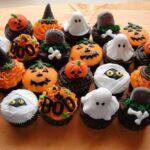Creative Decorating Ideas for Halloween Cupcakes (4)