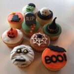 Creative Decorating Ideas for Halloween Cupcakes (5)
