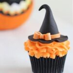 Creative Decorating Ideas for Halloween Cupcakes (7)