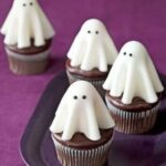 Creative Decorating Ideas for Halloween Cupcakes (9)