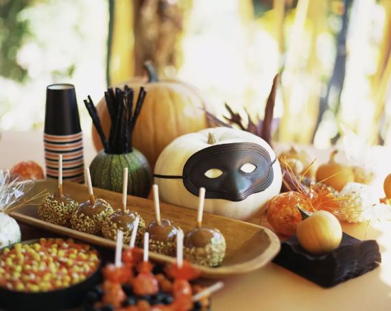 50 Quick and Clever Halloween Centerpieces