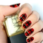 Black and Red Plaid Print Nail (2)