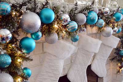 Decorate a Mantel with a Holiday Centerpiece