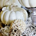 fall-decorating-ideas-for-the-dining-room-with ceramic pumpkins (1)