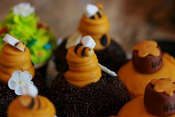 Winnie-the-Pooh-Cake-and-Cupcakes-Decorating-Ideas_32