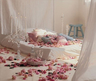 Beautiful -Bedroom- Decorating- Ideas- For- Valentine’s- Day_40