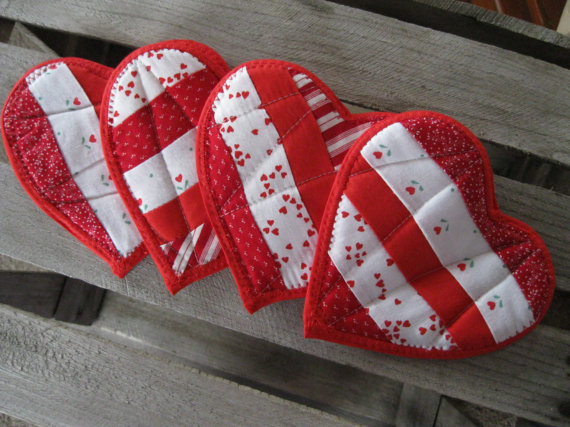 Handcrafted- Valentine's- Day- Decorations_35