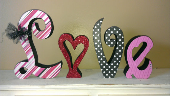 Handcrafted- Valentine's- Day- Decorations_36