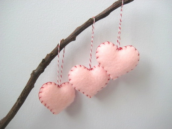 Handcrafted- Valentine's- Day- Decorations_38