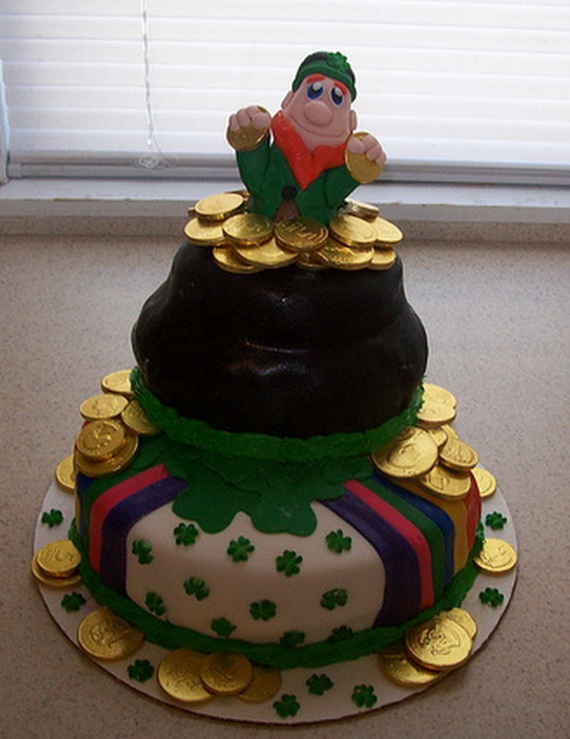 Big leprechaun and pot of gold for Irish holiday party_resize