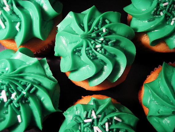 St_ Patrick_s Day cup cakes picture_resize