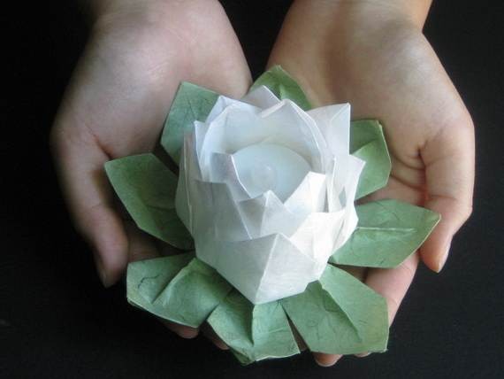 DIY-Paper-Lotus-Lanterns-for-Buddha’s-Birthday__151