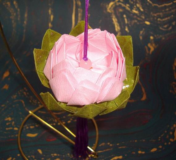 DIY-Paper-Lotus-Lanterns-for-Buddha’s-Birthday__241
