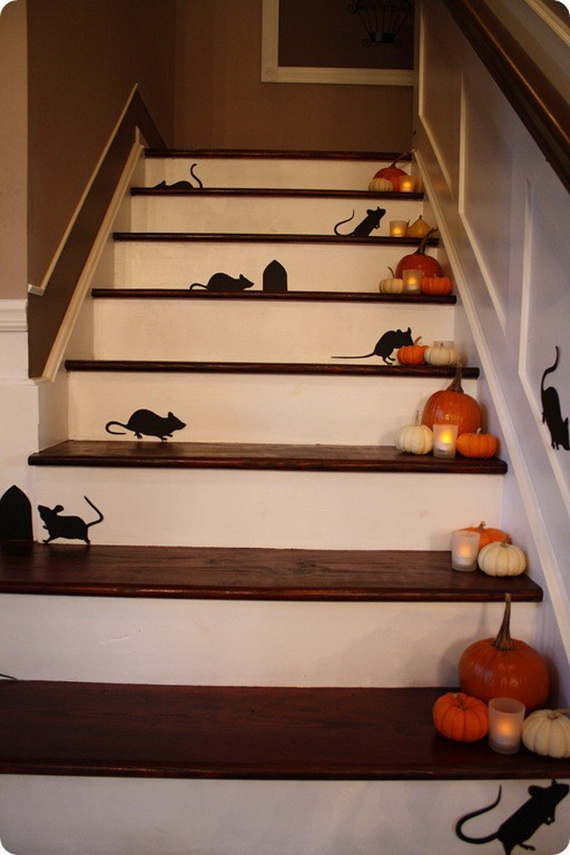50 Unique Fall Staircase Decor Ideas_31