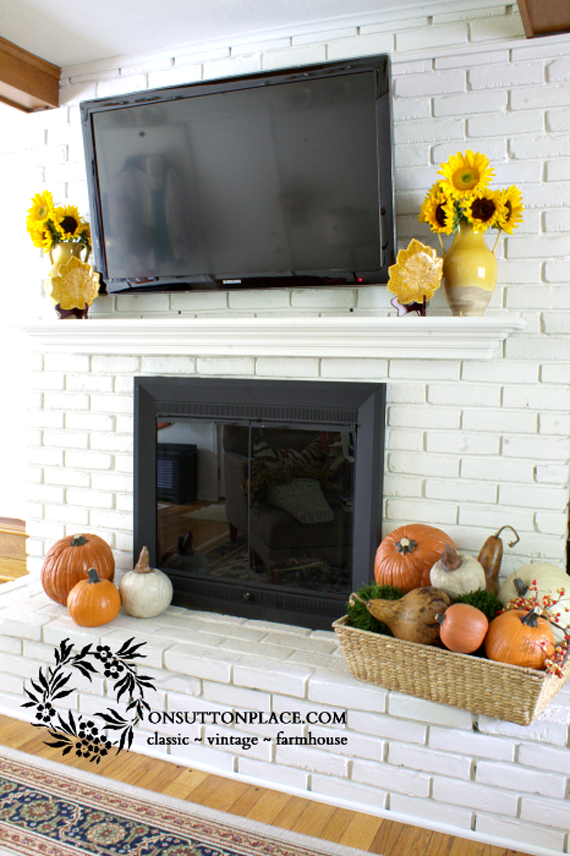 Fall-Mantel-with-TV