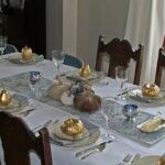 Elegant Gold and White Thanksgiving Décor Ideas _03