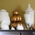 Elegant Gold and White Thanksgiving Décor Ideas _06-min
