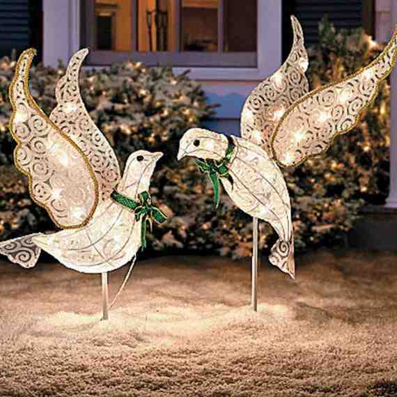 Outdoor-Christmas-Decorations-For-A-Holiday-Spirit-_281