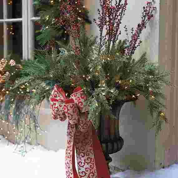 Outdoor-Christmas-Decorations-For-A-Holiday-Spirit-_381