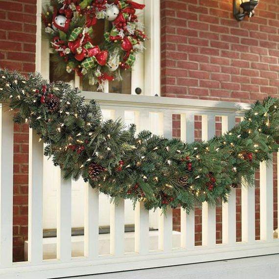 Outdoor-Christmas-Decorations-For-A-Holiday-Spirit-_411