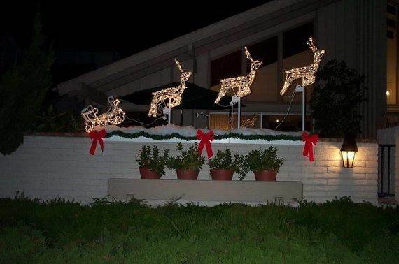 Outdoor-Christmas-Decorations-For-A-Holiday-Spirit-_571