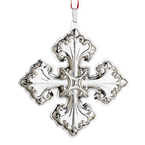 Splendid Ideas For Christmas Tree Decoration With Silver And Gold Ornaments_04
