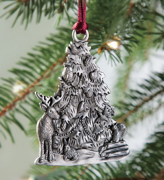 Splendid Ideas For Christmas Tree Decoration With Silver And Gold Ornaments_15