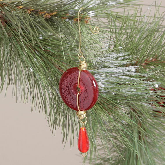 Splendid Ideas For Christmas Tree Decoration With Silver And Gold Ornaments_35