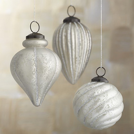 Splendid Ideas For Christmas Tree Decoration With Silver And Gold Ornaments_36