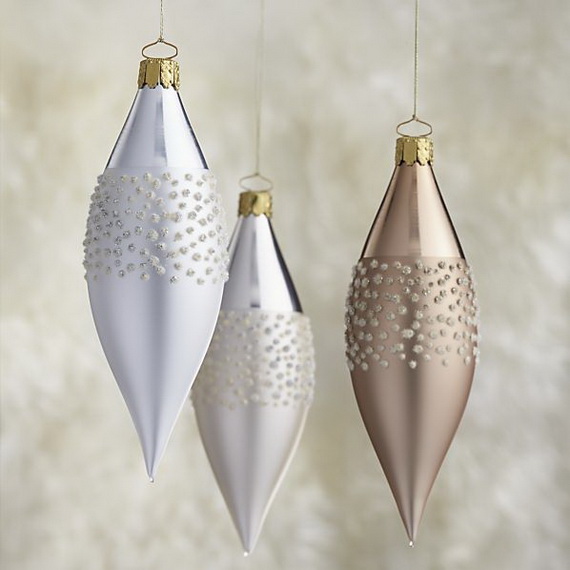 Splendid Ideas For Christmas Tree Decoration With Silver And Gold Ornaments_43