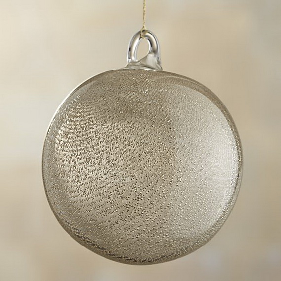 Splendid Ideas For Christmas Tree Decoration With Silver And Gold Ornaments_59