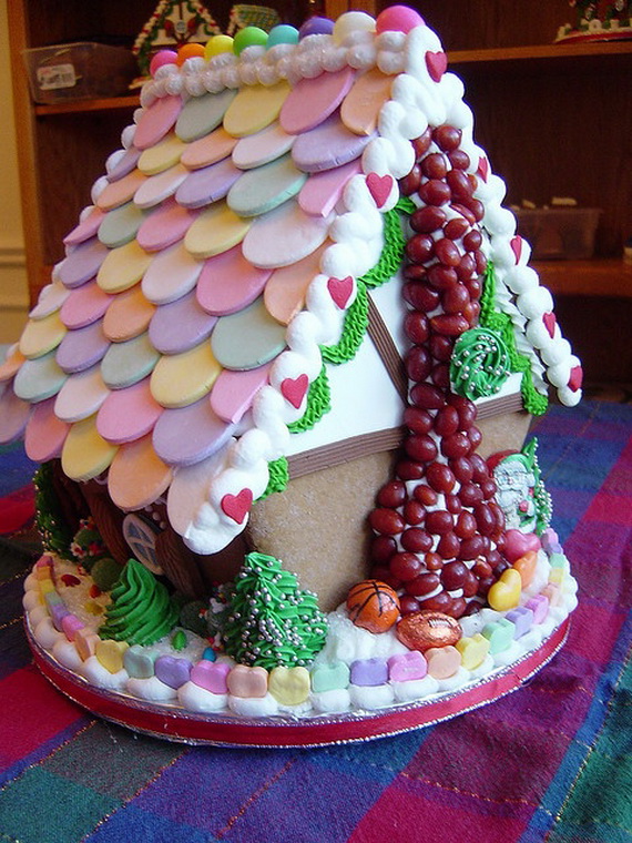 Amazing Traditional Christmas Gingerbread Houses_31