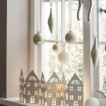 Elegant Christmas Window Décor Ideas (7)