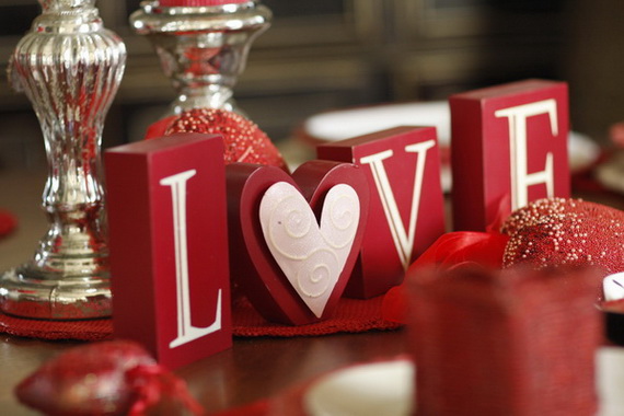 Amazing Romantic Table Centerpiece Decorating Ideas for Valentine’s Day _12