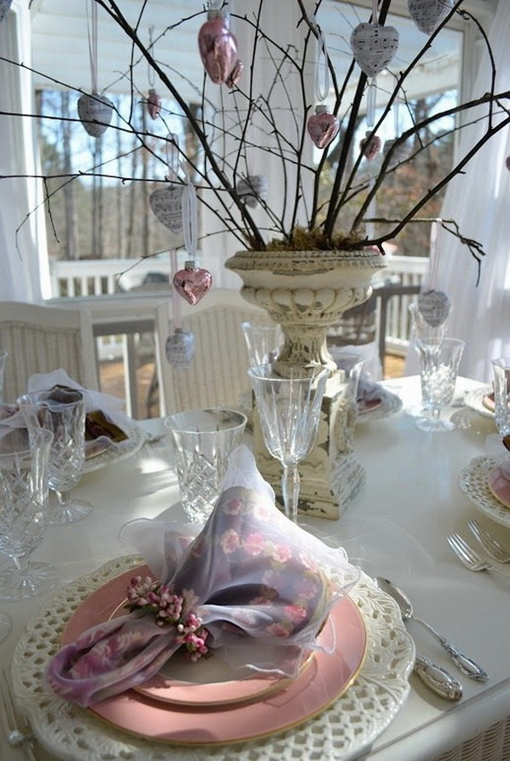 Amazing Romantic Table Centerpiece Decorating Ideas for Valentine’s Day _19