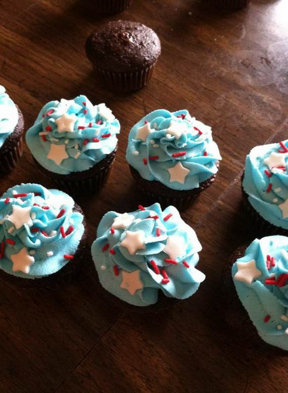 Spectacular Red, Blue, and White Cupcake Decorating Ideas (1)