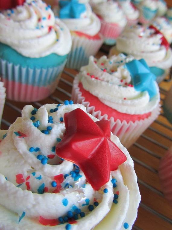 Spectacular Red, Blue, and White Cupcake Decorating Ideas (13)