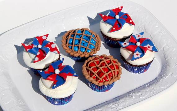 Spectacular Red, Blue, and White Cupcake Decorating Ideas (2)