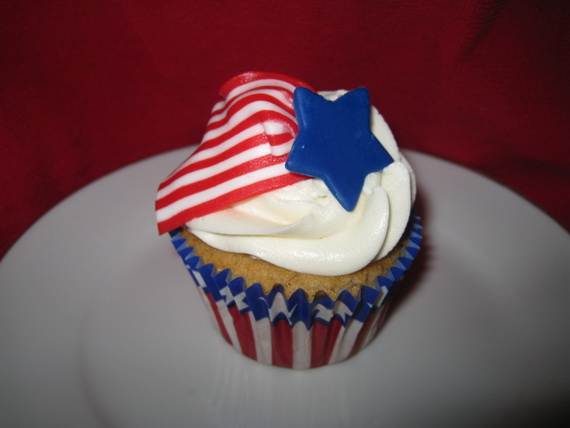 Spectacular Red, Blue, and White Cupcake Decorating Ideas (21)
