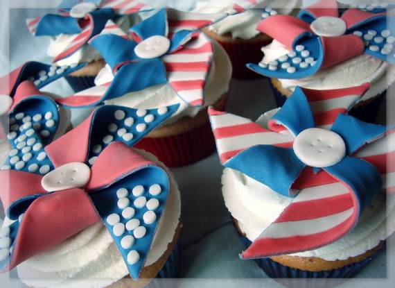 Spectacular Red, Blue, and White Cupcake Decorating Ideas (23)