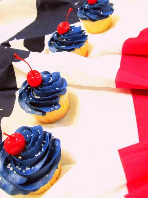 Spectacular Red, Blue, and White Cupcake Decorating Ideas (30)