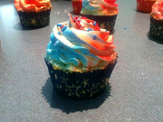 Spectacular Red, Blue, and White Cupcake Decorating Ideas (8)