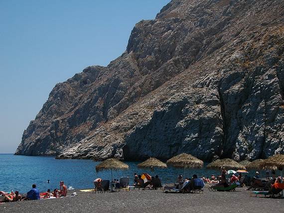 The-Stunning-Santorini-Island-Greece-Kamari-beaches_2