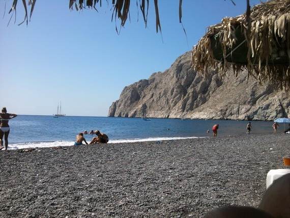 The-Stunning-Santorini-Island-Greece-Kamari-beaches_3