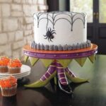 45-Edible-Decoration-Ideas-for-Halloween-Cakes-and-Cupcakes_33