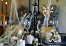 40 Spooky Halloween Table Decorating Ideas for Your Stylish Home